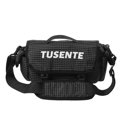 户外旅行小背包防水轻便爬山斜挎包男百搭休闲邮差包工装单肩包女