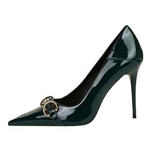 欧美高跟鞋女婚鞋细跟亮面漆皮浅口尖头金属扣宴会晚礼服大码单鞋