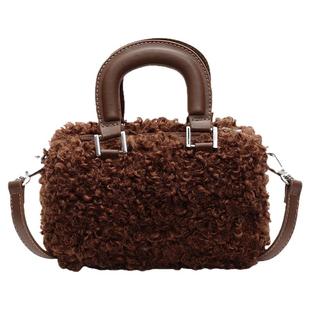 秋冬季小众羊羔毛绒绒包包女2025新款百搭斜挎包手提枕头包毛毛包