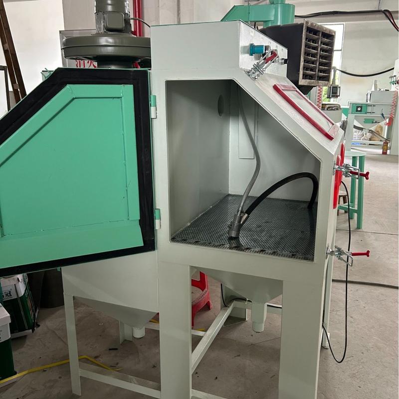 供应9060手动喷砂机可视钢化玻璃窗配10支喷枪金属玻璃木工通用