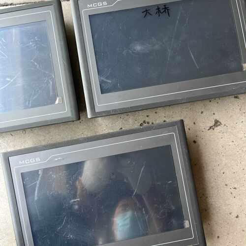 议价昆仑通泰触摸屏TPC1061Ti 两个已出维修