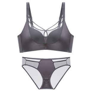 女士内衣无钢圈小胸聚拢胸罩防下垂收副乳上托性感厚薄款文胸套装