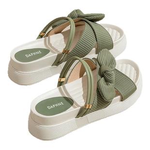 达芙妮绿色拖鞋女夏外穿2026新款蝴蝶结细带两穿凉拖鞋软底不累脚