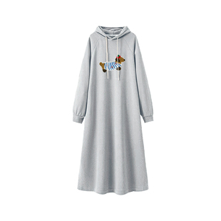 孕妇连衣裙春秋2026新款灰色宽松孕期穿搭连帽不显怀卫衣中长款女