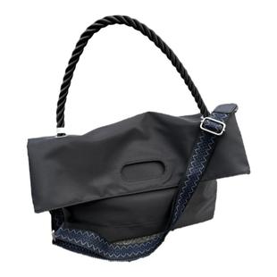 左千户包2025秋爆款小众高级感男包斜挎大包通勤休闲包潮流电脑包