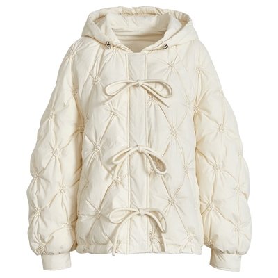 白色蝴蝶结羽绒服休闲