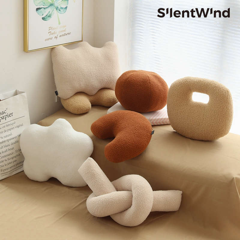 北欧ins奶油风异形扭扭抱枕 云朵靠垫腰果靠枕毛绒圆球客厅沙发枕