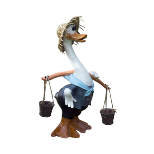 花园庭院景观田园摆件仿真卡通挑水鸭子树脂动物雕塑创意工艺品