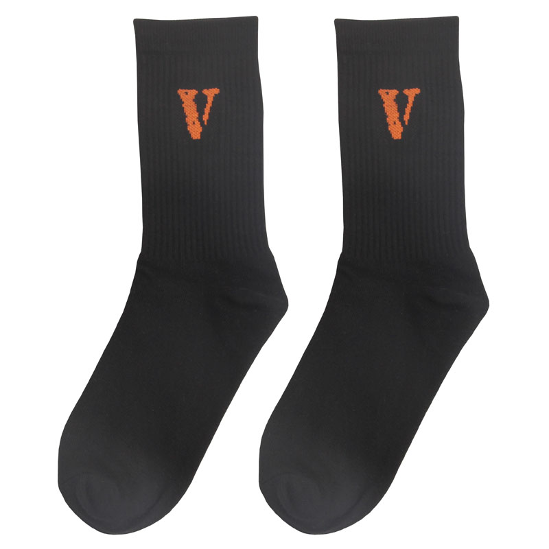 VLONE POP UP 限定 黑橙大V欧美高街潮牌袜 FRIENDS字母中筒袜子