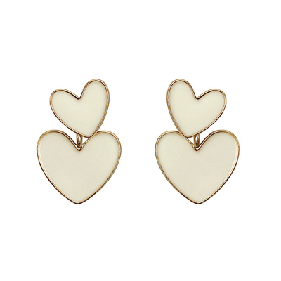 很特别的奶白色双爱心耳环夏天清