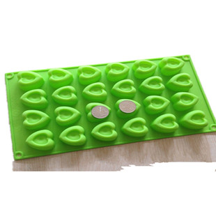 24连孔中间凹陷放馅儿夹心爱心形巧克力蒸蛋糕硅胶模具烘烤盘子