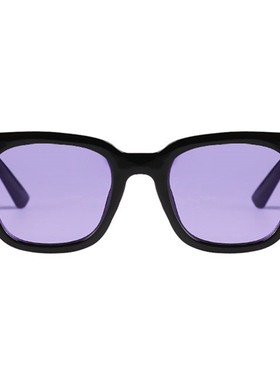 时尚方形框太阳镜男街拍