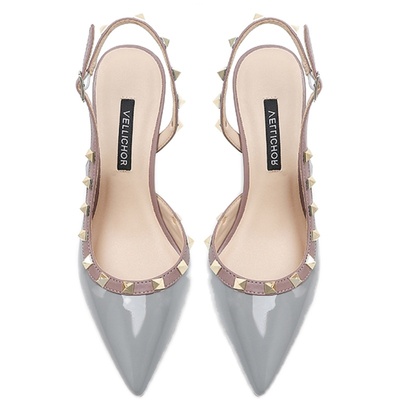 新款漆皮铆钉裸色性感时装凉鞋