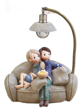 动漫风卡通情侣读书灯办公桌摆件