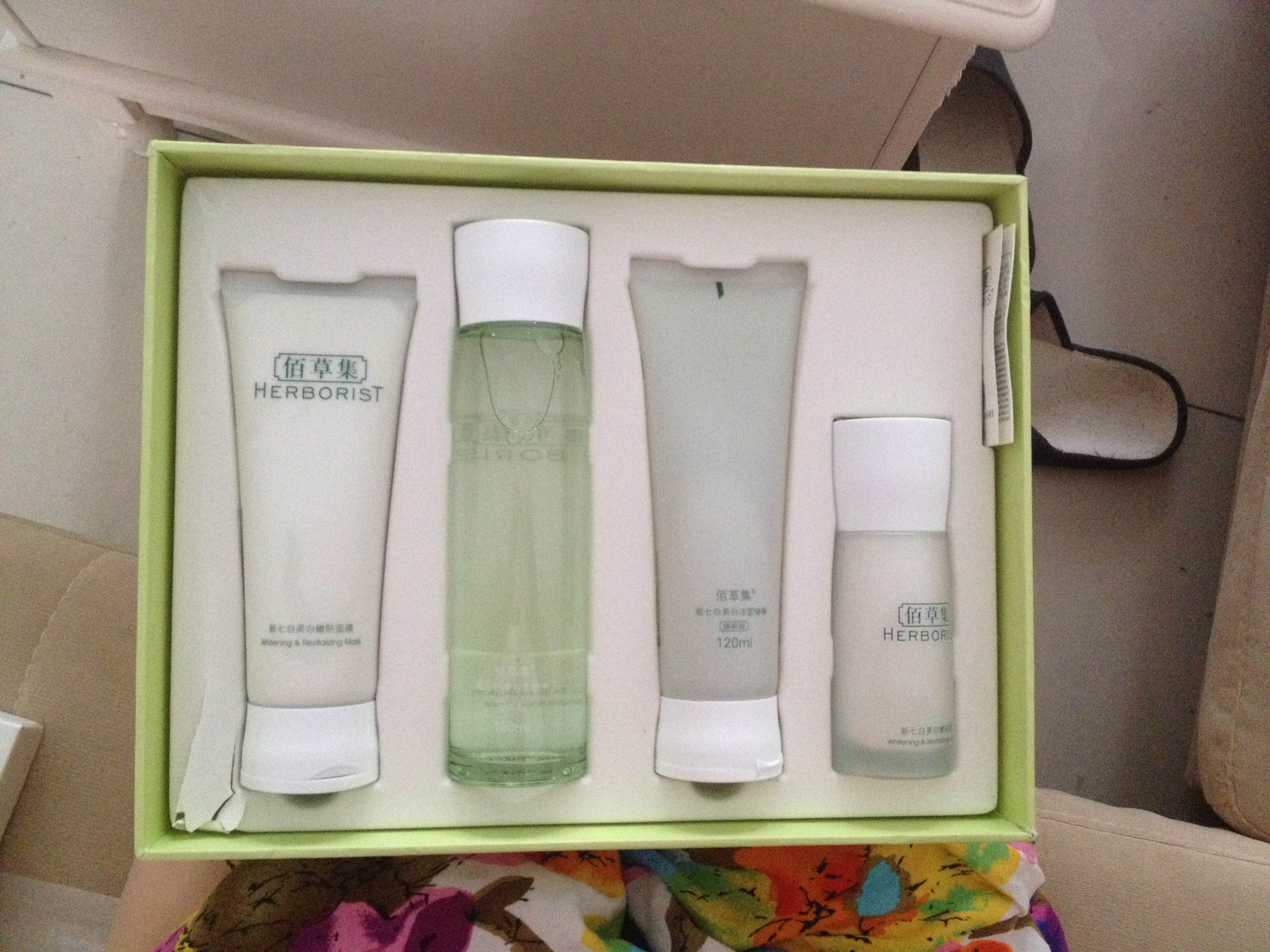 新七白补水套装