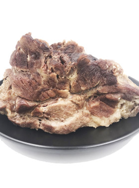 贵州兴义普安六盘水农家特产传统黄牛肉熟牛肉牛骨汤锅干巴腱子肉