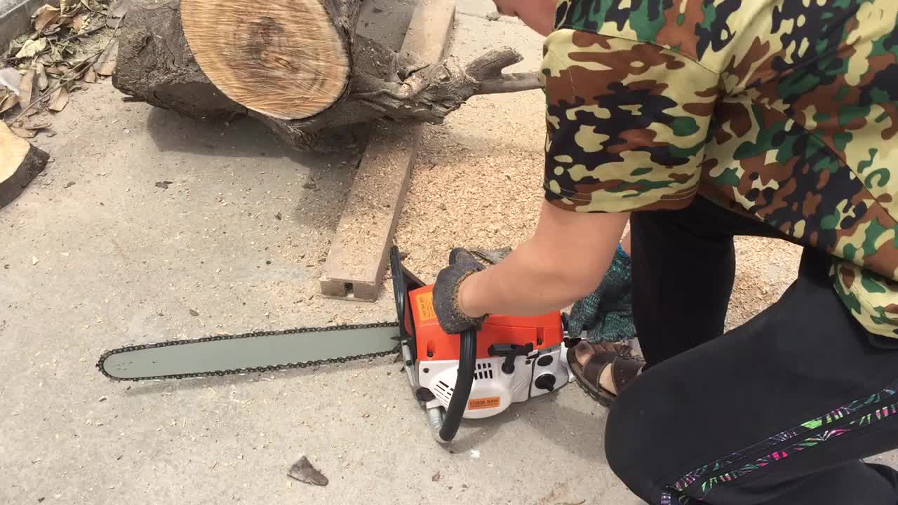 Chinese Factory 58cc Gasoline Chainsaw Recoil Starter Chain Saw For