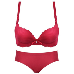 柔滑无钢圈平胸小胸罩超厚6CM聚拢无痕内衣女大红色加厚文胸套装