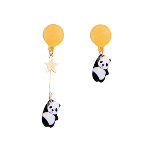 原创超萌牵气球的熊猫可爱少女耳钉s925纯银针耳环耳夹无耳洞可戴