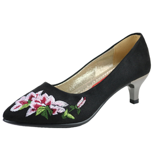 老北京布鞋春新款复古汉服民族风刺绣花鞋中跟鞋旗袍女鞋走秀单鞋