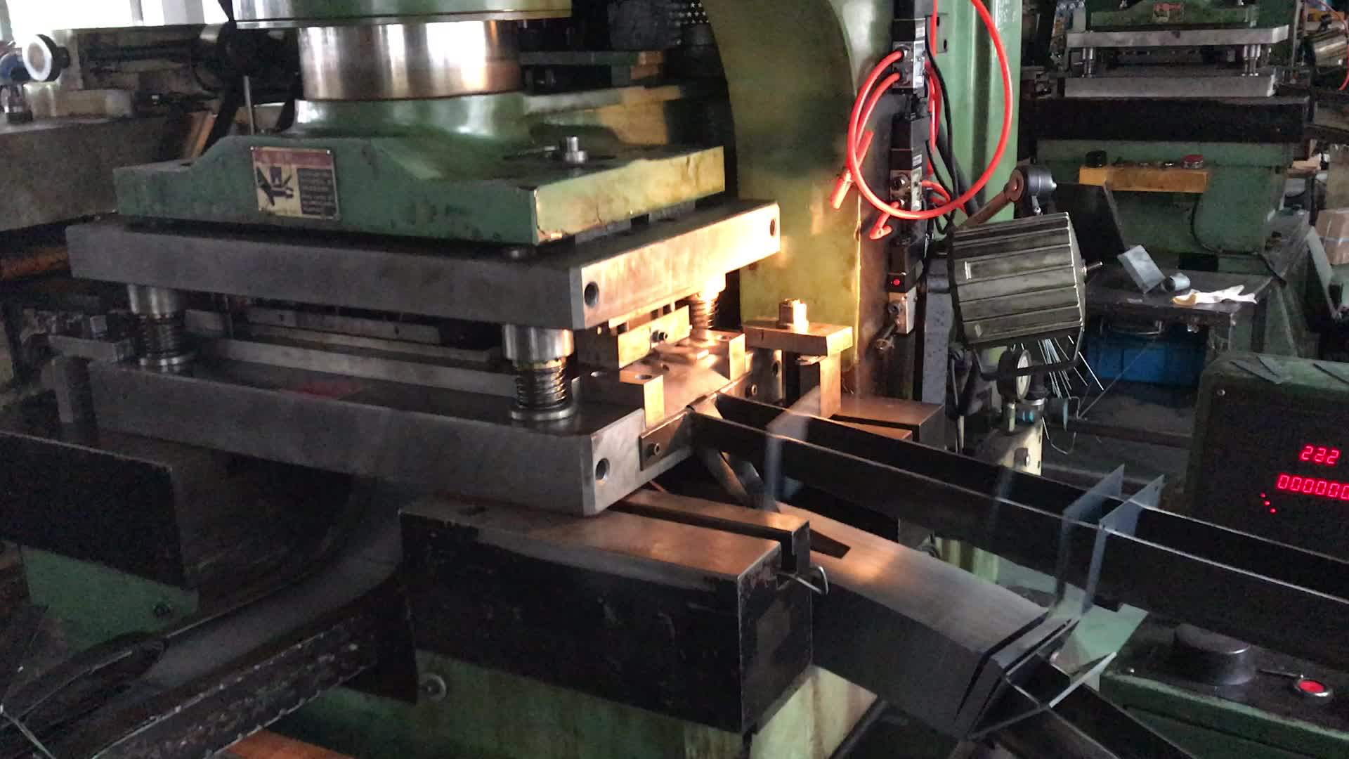 Зачем пластины магнитопровода трансформатора покрывают лаком 91 фото