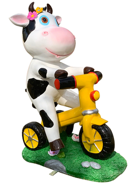 户外卡通幼儿园草坪商场美陈奶牛