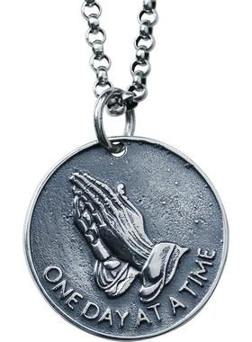 纯银项链祈祷之手吊坠圆牌