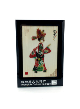 民间特色装饰外国人的中国皮影