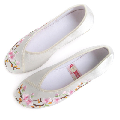 新款小花园绣花鞋布鞋绸缎面粉色