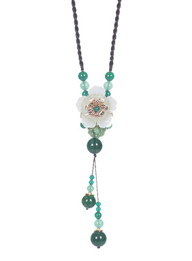 款百搭树脂花瓣琉璃衣服女项链