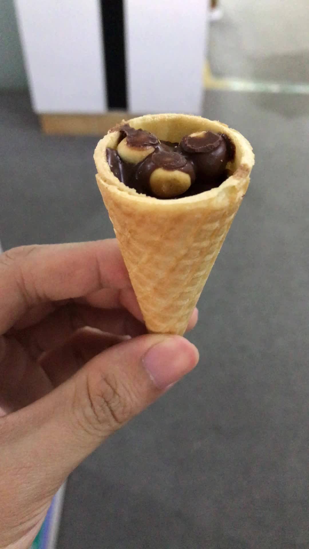 2017 Best Quality Crispy Biscuit Ice Cream Cone Chocolate With Tray