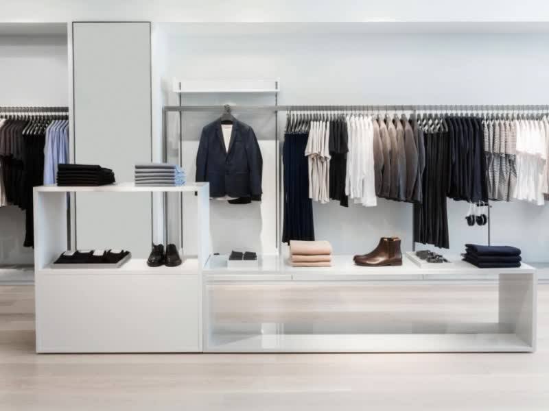 Fashionable Women Luxury Retail Clothing Store Display