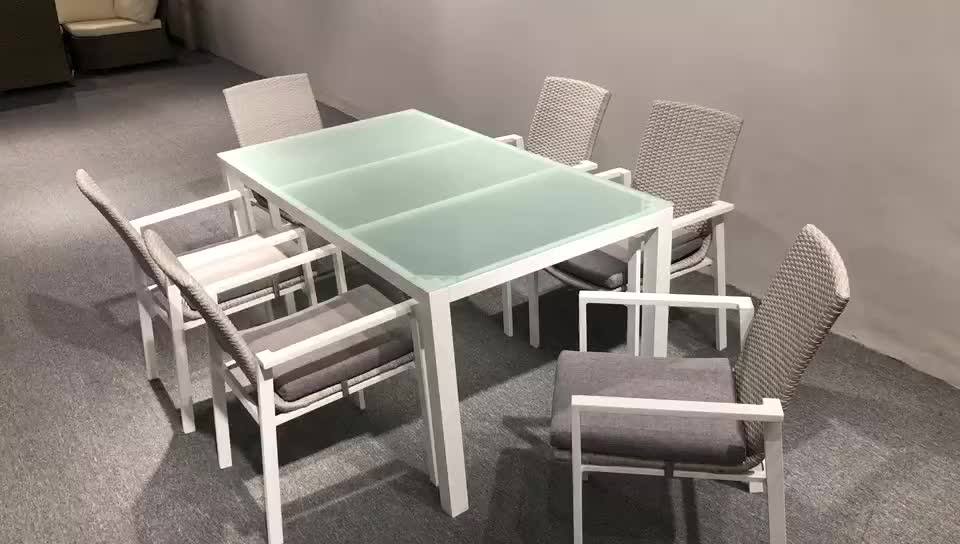 Modern Elegant Restaurant Table And Chair Garden Rattan Wicker Patio