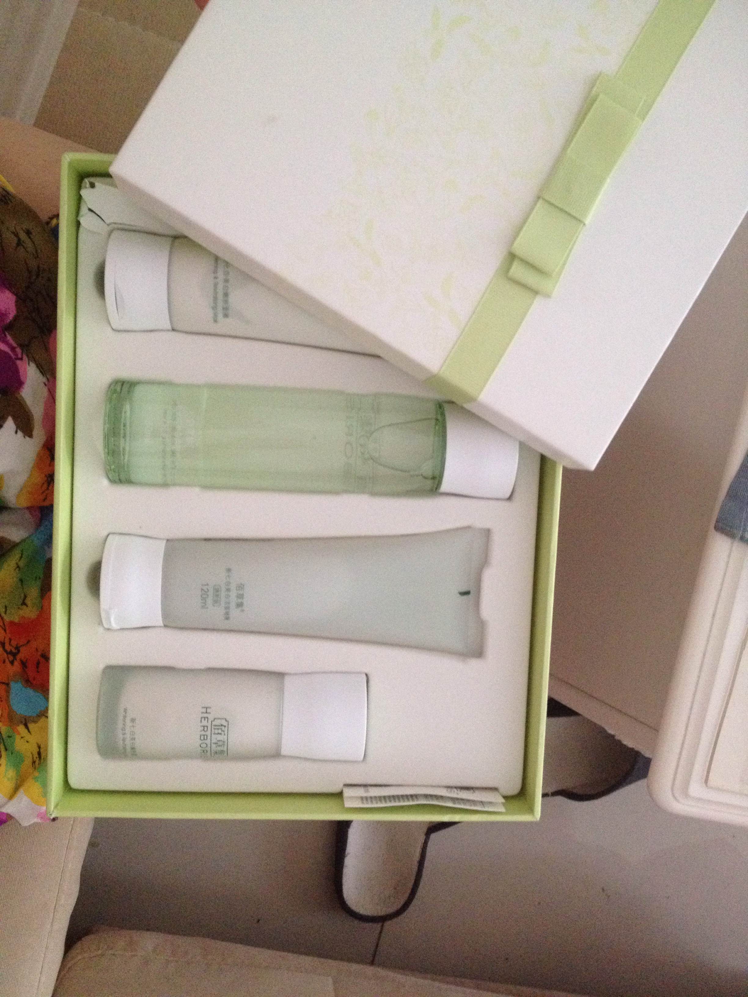 新七白补水套装