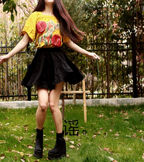 此岸歌聲*黑麻布小短裙  由于遇見妳（即將下架）在類目 女裝/女士精品, 半身裙中 - 來自Buy2taobao.com提供專業的淘寶代購服務