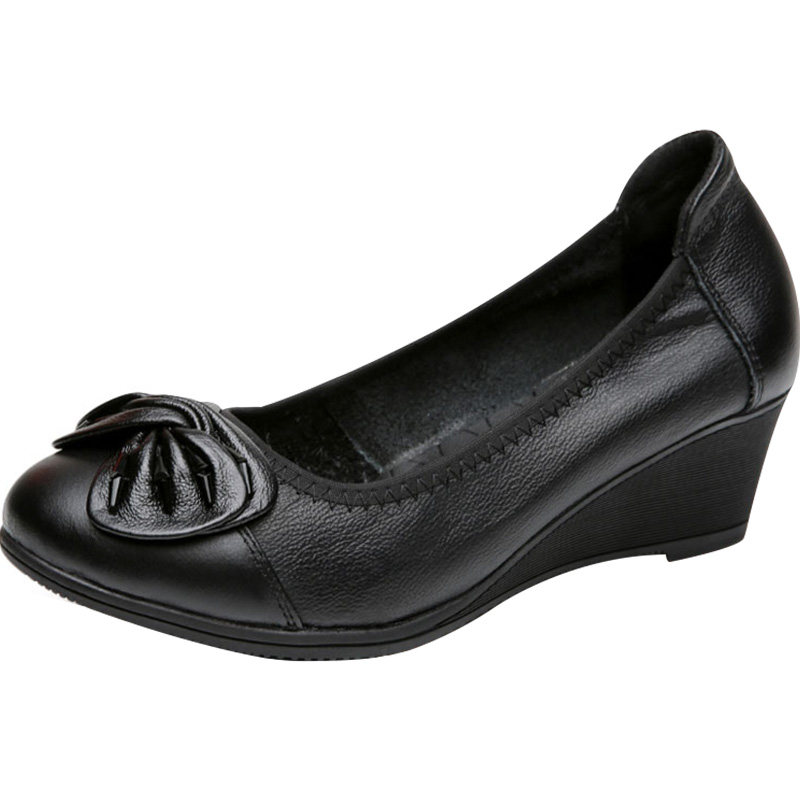 春季真皮休闲妈妈单鞋中跟粗跟软底圆头女士皮鞋中老年防滑春秋鞋