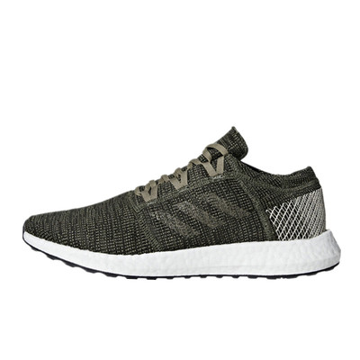 AdidasPureBoost轻便透气运动鞋