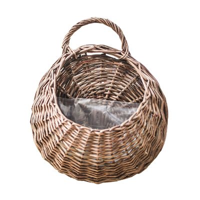 半壁悬挂墙上篮子藤编吊兰