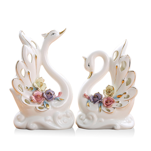 现代创意陶瓷小天鹅家居装饰品摆件结婚礼物酒柜玄关电视柜工艺品