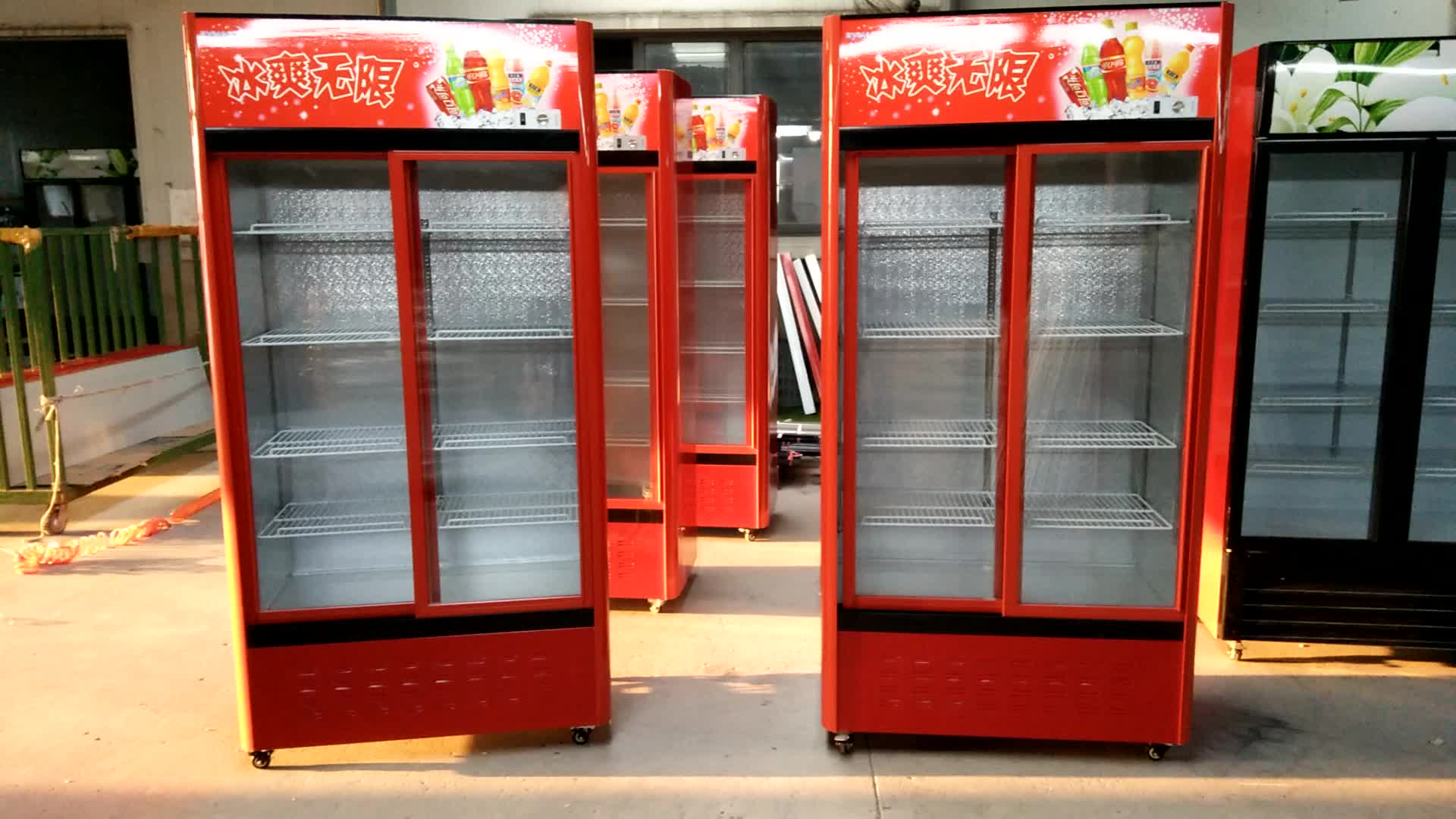 glass door merchandiser beer cold drink beverage display chiller