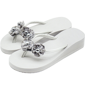 拖鞋女夏季坡跟甜美人字拖女柔软青年修面皮仙女高跟外穿花朵灰色