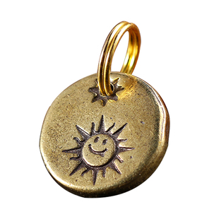 纯黄铜可爱小太阳笑脸小圆牌小吊牌钥匙扣挂件箱包吊坠狗牌装饰品
