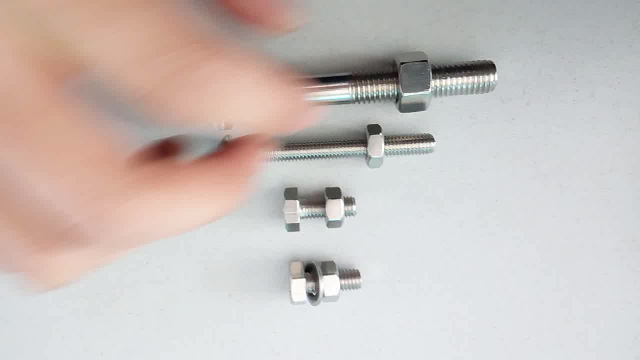 Lange Ringschraube aus Edelstahl mit Mutter und Unterlegscheibe
