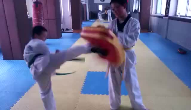 Фут КИК удар