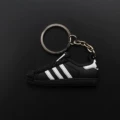 San Ye: All black