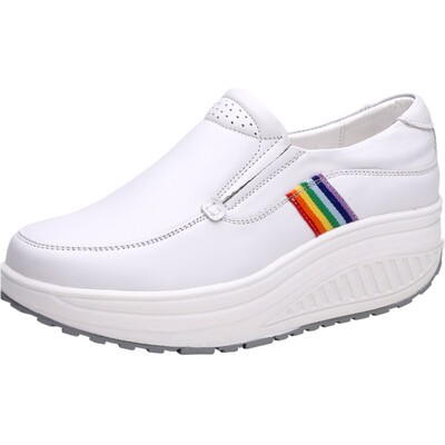 百搭超轻松糕厚底小白鞋