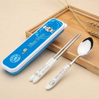 Коробка, палочки для еды, ложка