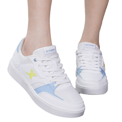 特步板鞋女新款休闲百搭低帮女