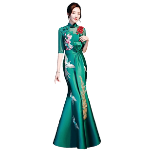 紫缘萱宴会晚礼服长款绿色鱼尾模特团队走秀旗袍表演出服高端优雅
