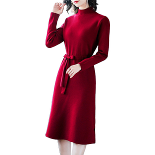 红色连衣裙女秋冬2024新款复古气质洋气冬裙配大衣的毛衣裙中长款